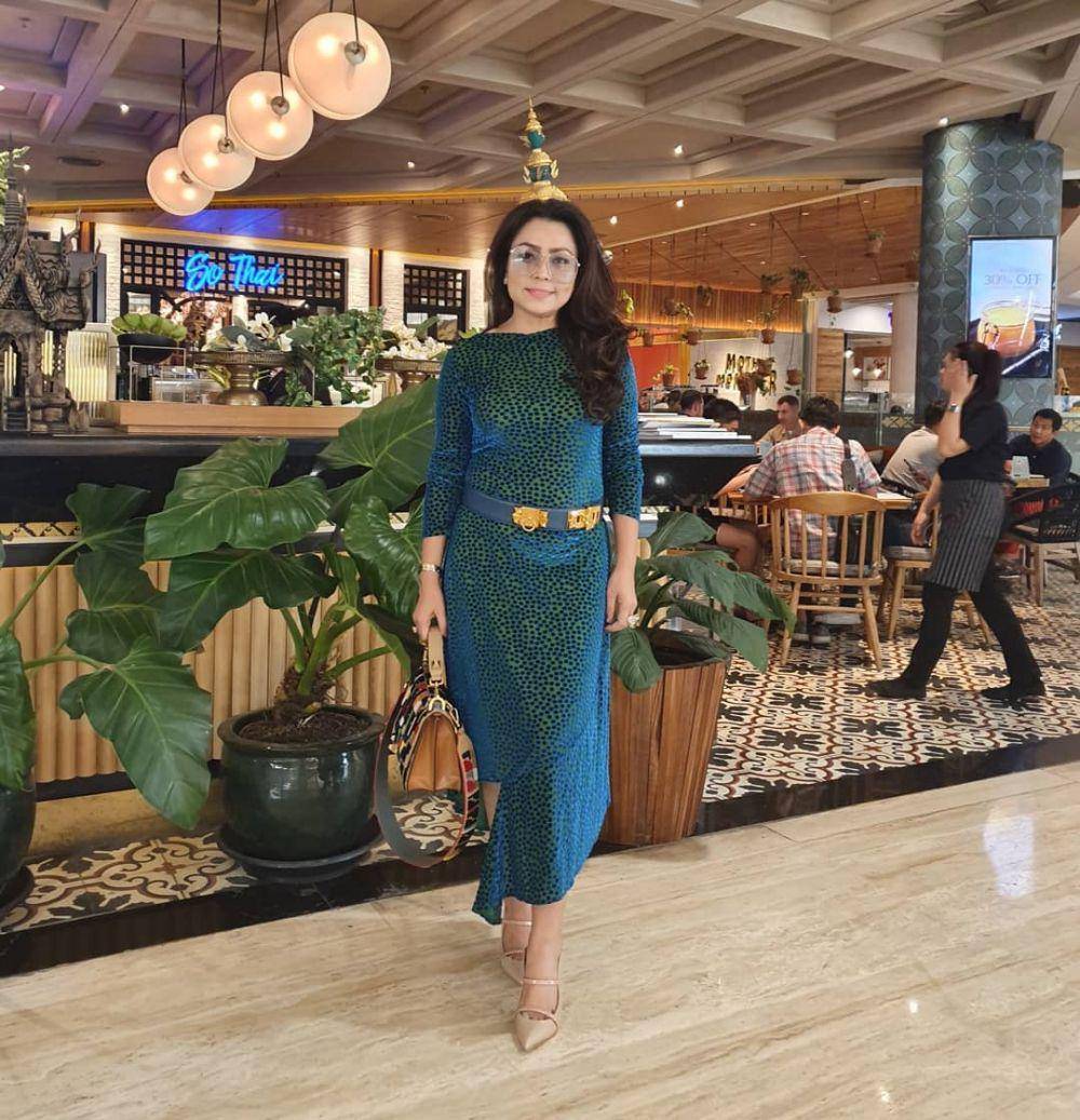 Instagram.com/mayangsaritrihatmodjoreal