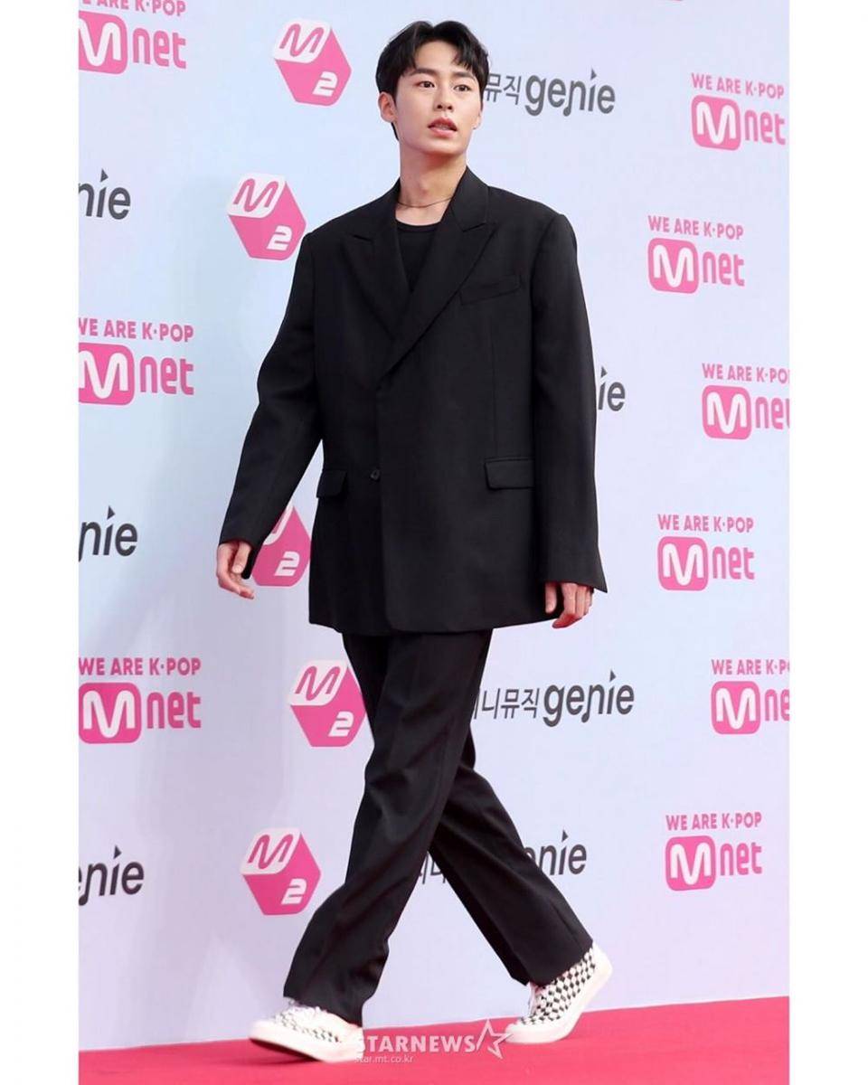 instagram.com/@leejaewook1998