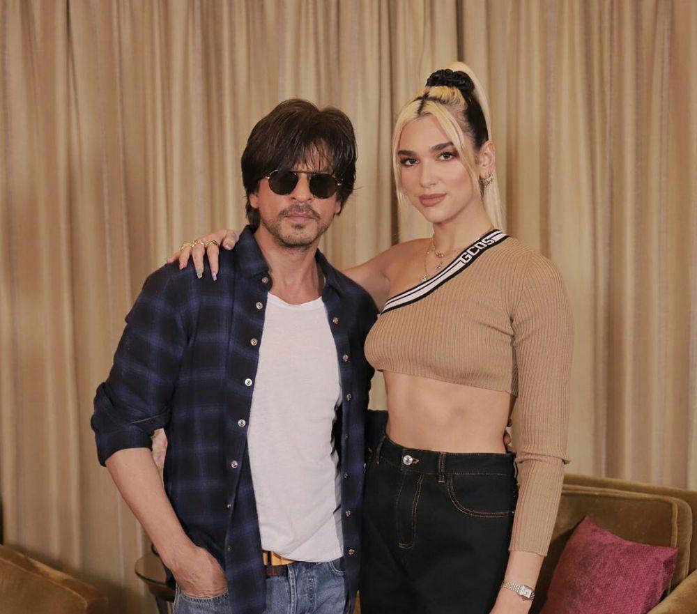 11 Potret Shah Rukh Khan yang Awet Muda, Sudah 54 Tahun!