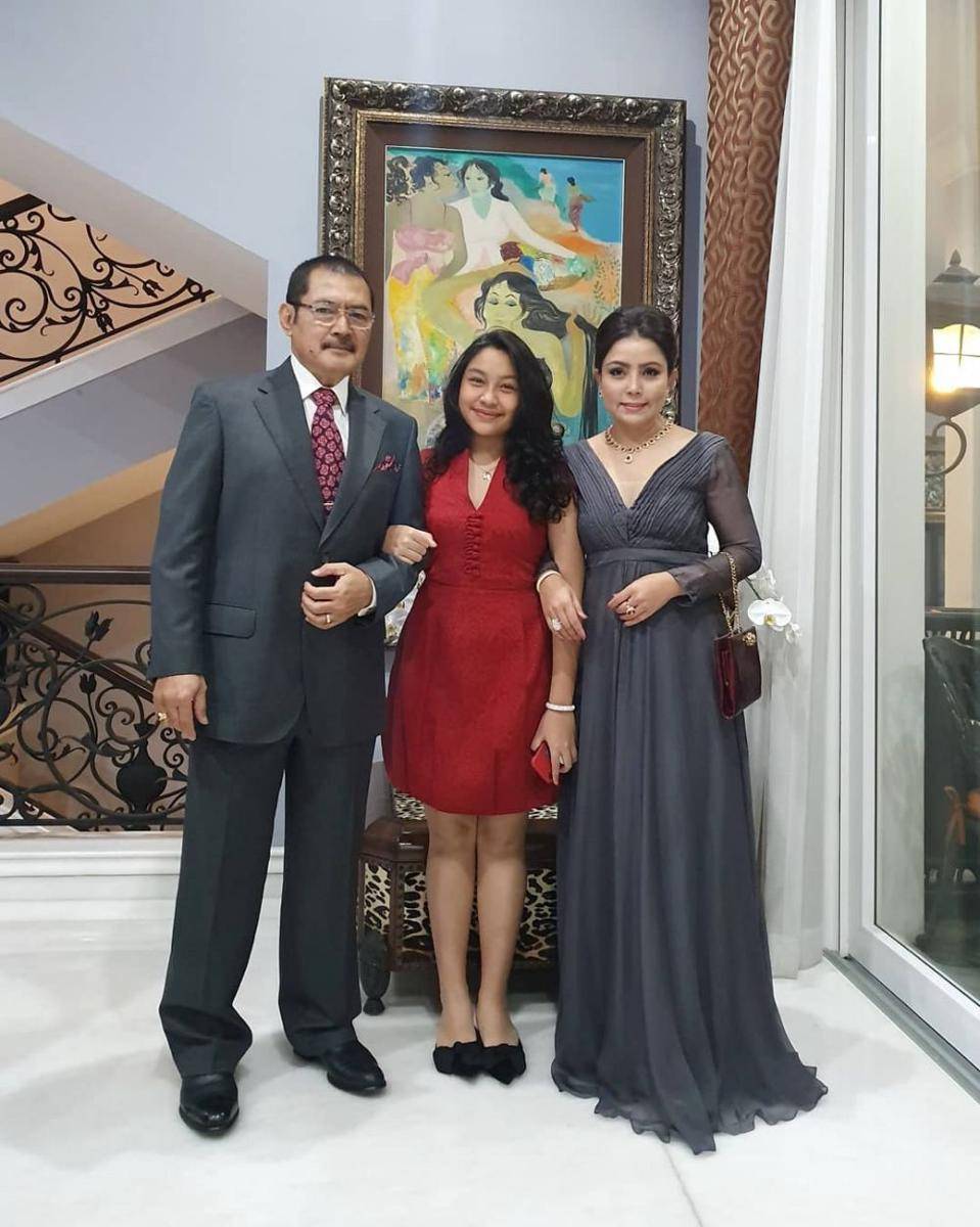 Instagram.com/mayangsaritrihatmodjoreal
