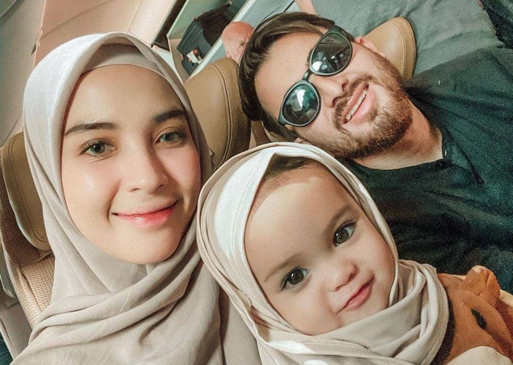 Meski Masih Kecil, 9 Anak Artis Ini Menggemaskan dengan Balutan Hijab