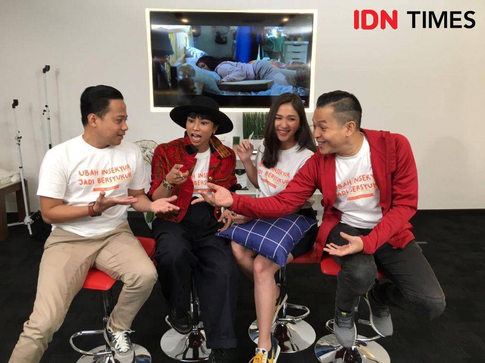 (dari ki-ka) Muhadlky Acho, Shareefa Danish, Jessica Mila, dan Ernest Prakasa saat main ke kantor IDN Media HQ, Gatot Subroto, Jakarta, pada 26 November 2019. IDN Times/Malika Nur