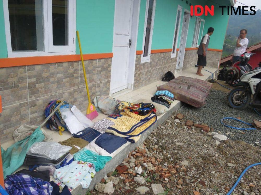 Warga Cililin KBB masih mengungsi di kerabat terdekat atas kejadian puting beliung yang menimpanya. (IDN Times/Bagus F)
