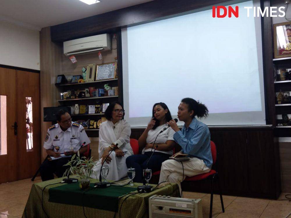 Kepala Pusat Pengelolaan Transportasi Berkelanjutan Kemenhub Raden Ari Widianto, Komisioner Komnas Perempuan Magdalena Sitorus, Fifi dan Rastra Koalisi Ruang Publik Aman, dalam acara rilis hasil survei pelecehan seksual di ruang publik dari Koalisi Ruang Publik Aman (KRPA), Rabu (27/11). (IDN Times/Lia Hutasoit)