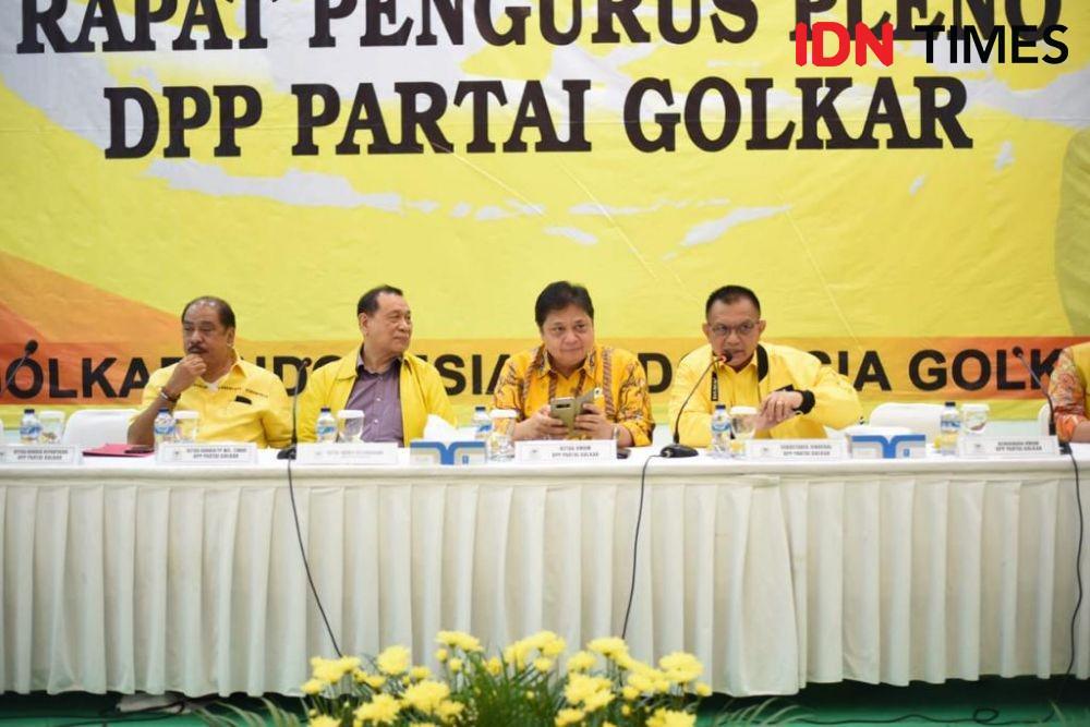 Ketua Umum Airlangga Hartarto pimpin rapat pleno Partai Golkar di kantor DPP Partai Golkar, Slipi, Jakarta Barat, Rabu (27/11). (IDN Times/Irfan Fathurohman)