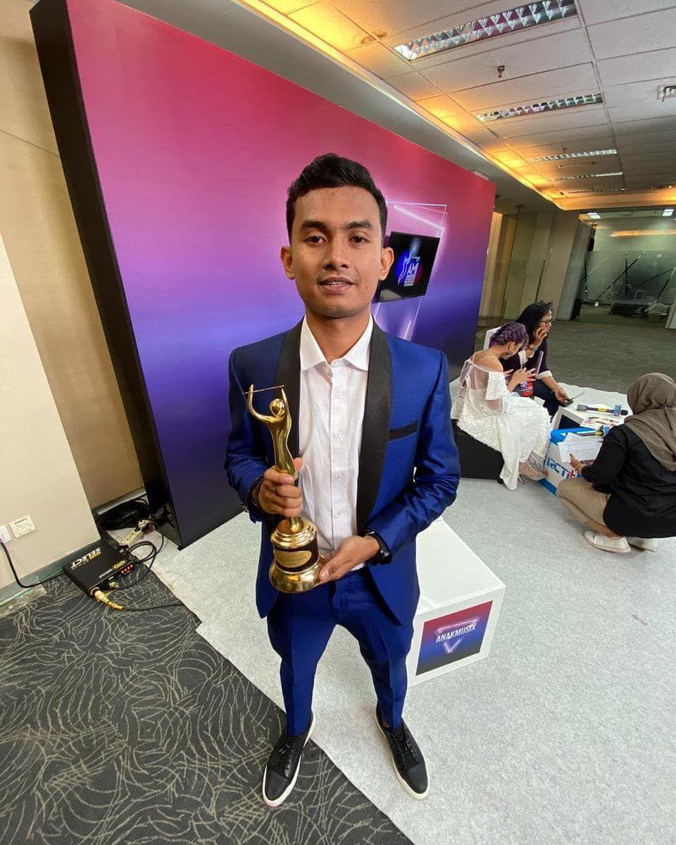 9 Potret Faisal Resi, Pencipta Lagu Cinta Luar Biasa