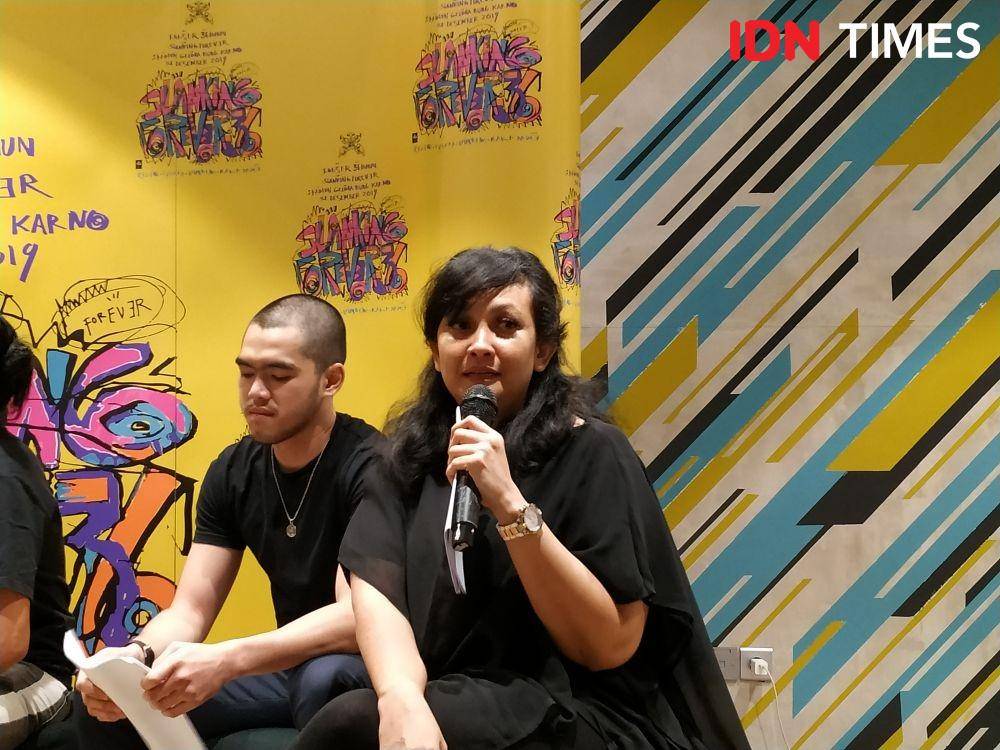 (kanan) Niken Ayu, Ceo The Ocean Entertainment dalam press conference SLANKING FOREVER 36 - KONSER 36 TAHUN SLANK di Jakarta. 28 November 2019. IDN Times/Nadia Umara