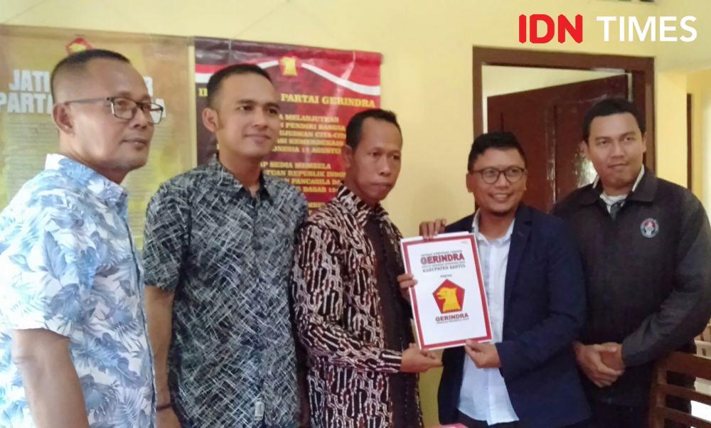 Setiya (nomor 2 dari kanan) daftar balon wakil bupati ke Partai Gerindra Bantul. IDN Times/Daruwaskita