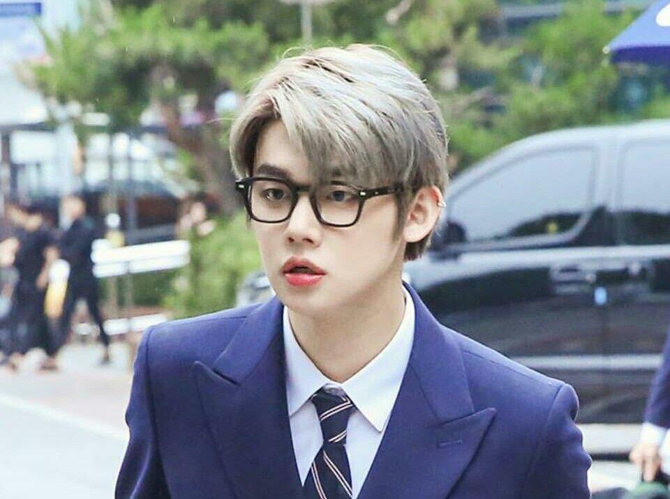 10 Potret Kaki Jenjang Yeonjun TXT, Bak Seorang Model