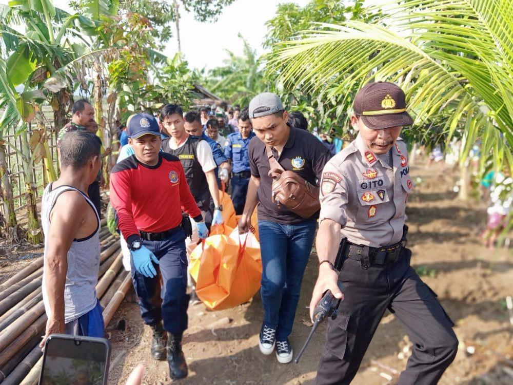 Proses evakuasi jenazah Wayem (55), warga Desa Selokerto, Kecamatan Sempor, Kabupaten Kebumen ditemukan meninggal di dalam sumur, Kamis (28/11). (Istimewa)