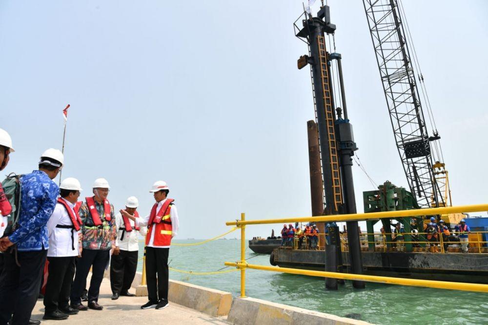 [FOTO] Putri Tanjung dan Andi Taufan Ikut Jokowi Kunker ke Subang