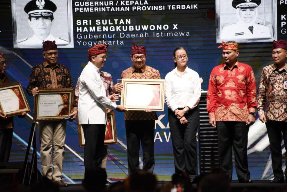 Ridwan Kamil Raih Penghargaan Gubernur Terbaik di Kadin Award 2019