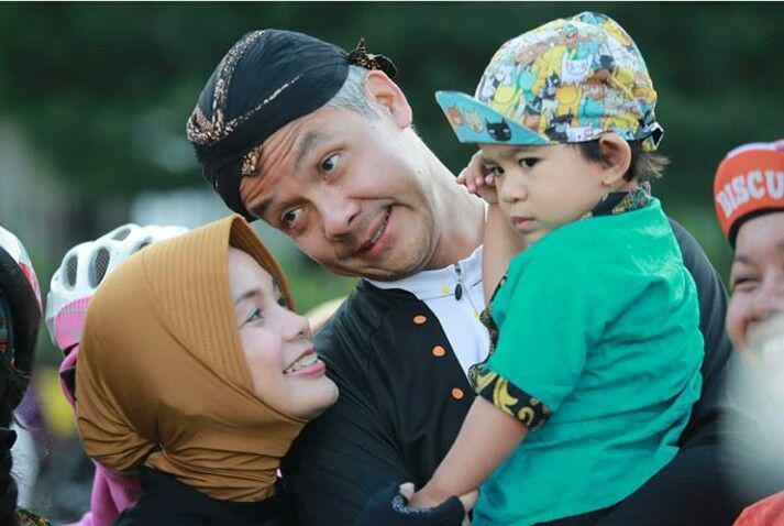 Gaul Banget, Ini 10 Gaya Nyentrik Ganjar Pranowo yang Fotogenik!
