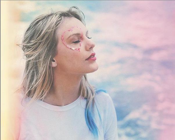 5 Alasan Taylor Swift Pantas Jadi Idolamu, Memesona Luar Dalam!