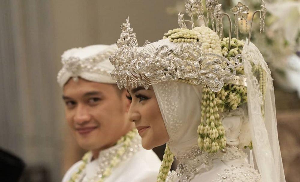 9 Potret Makeup dan Busana Pengantin Adat Sunda Citra Kirana, Anggun!