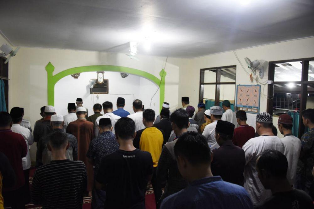 Gubernur Emil Ajak Masyarakat Salat Subuh Berjemaah di Masjid