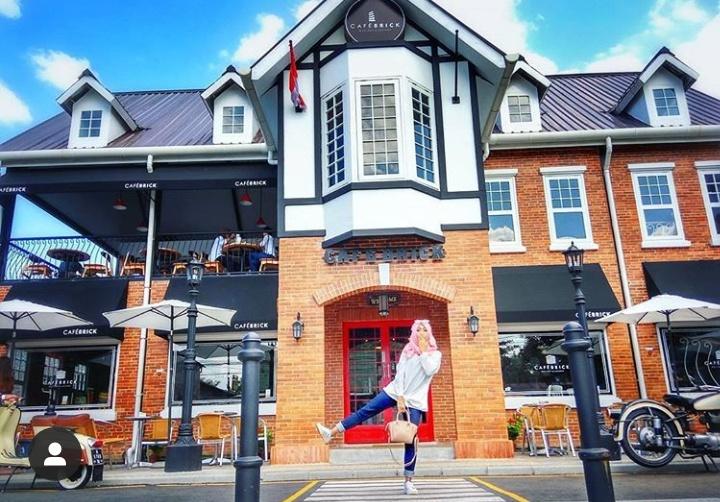 8 Potret Cafe Brick, Cafe Instagramable di Yogyakarta Bernuansa Eropa