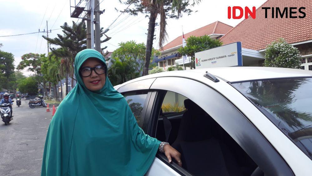 Bu Elfira, Driver Transportasi Daring Tangguh Tulang Punggung Keluarga