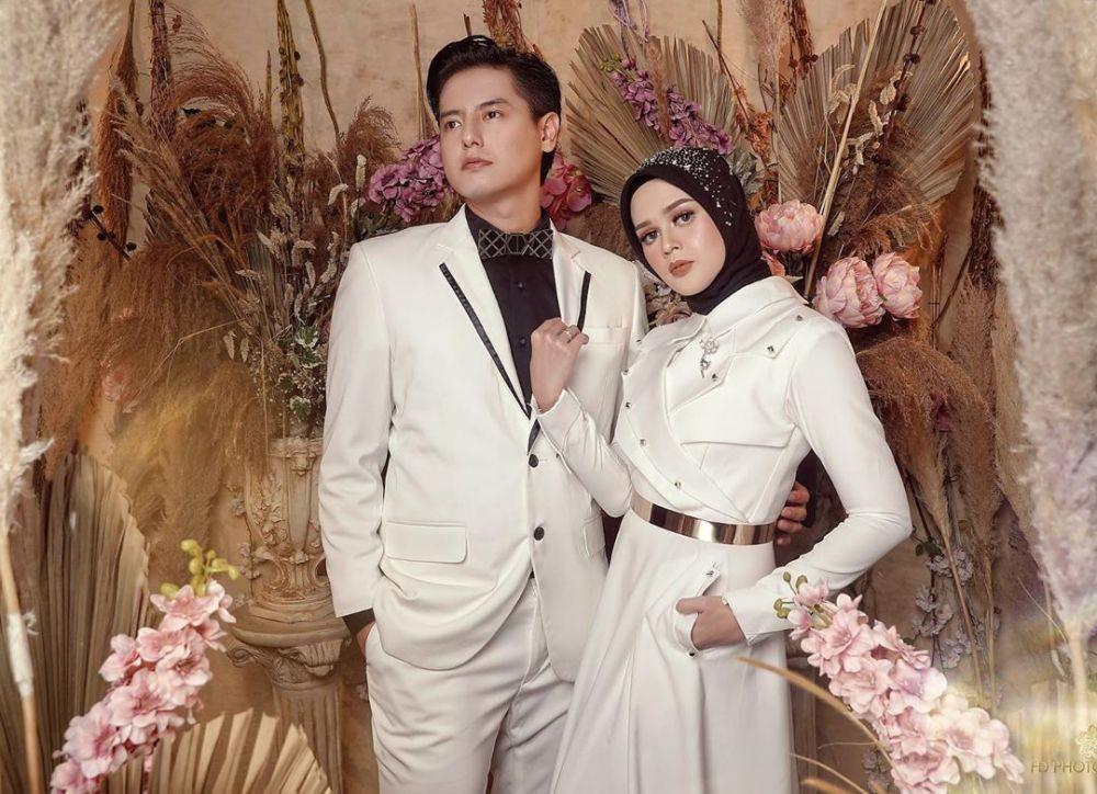 Romantis, 10 Pasangan Selebriti Ini Menikah dengan Jarak Usia Jauh!