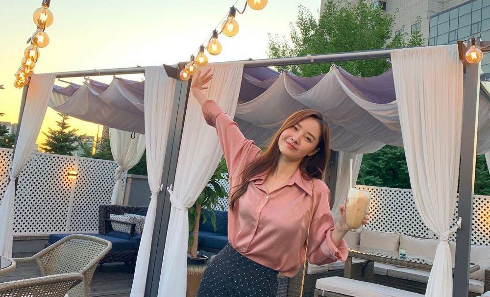 Resmi 28 Tahun, Ini 10 Potret Woohee Dalshabet yang Makin Menawan