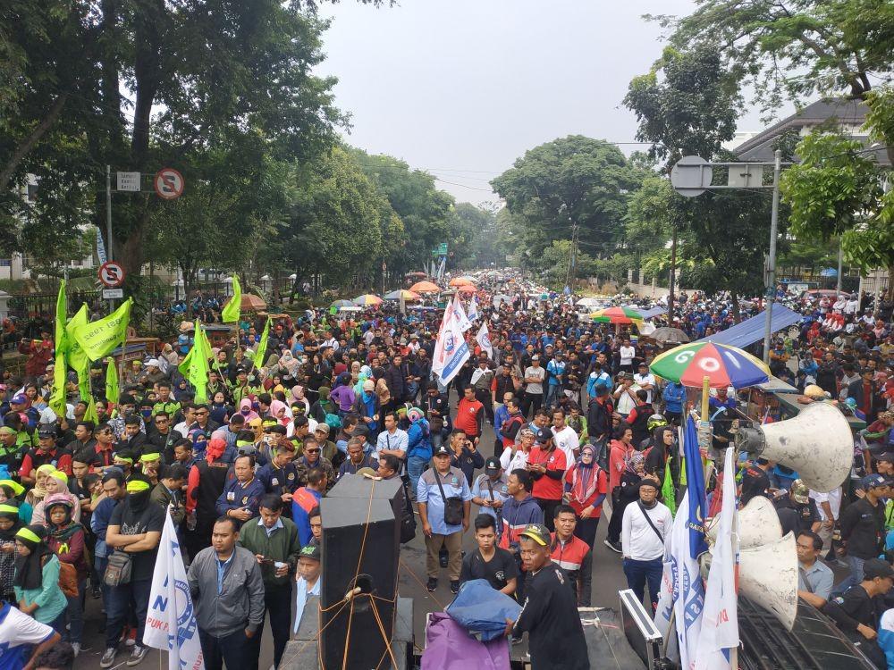 Gegara Upah Mahal, Banyak Pabrik Tekstil Relokasi ke Jateng dan Jatim