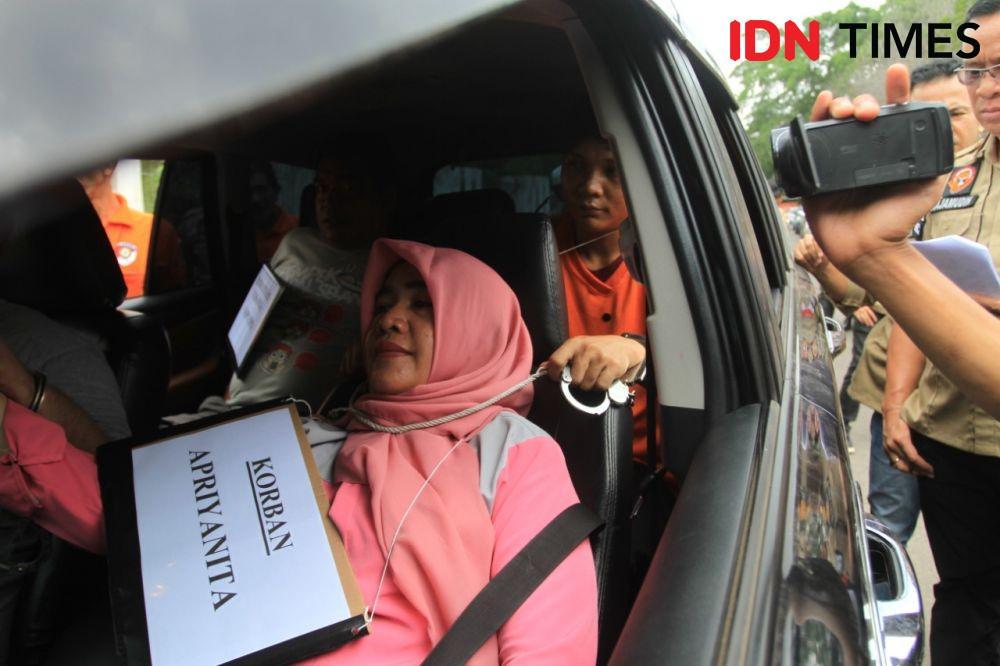 Rekontruksi kasus pembunuhan ASN di Palembang (IDN Times/Rangga Erfizal)