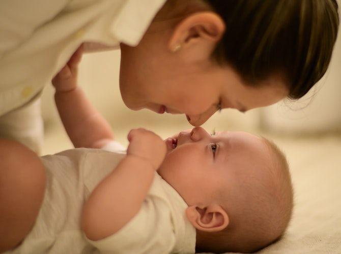 5 Tanda yang Harus Mama Muda Tahu kalau Bayi sedang Sembelit