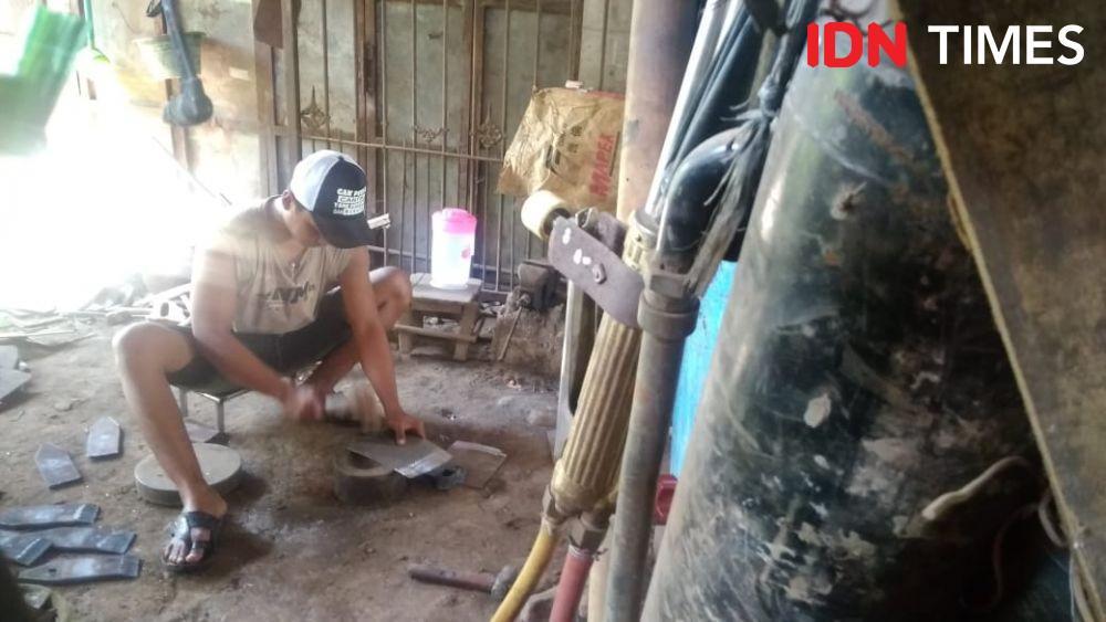 Saingi Cangkul Impor, Hasil Perajin Kudus Lebih Murah dan Berkualitas