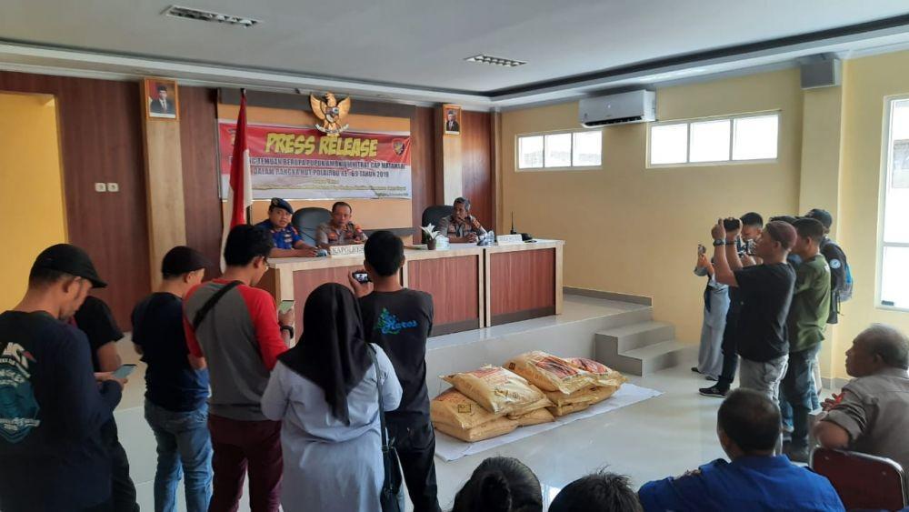 Ekspos hasil tangkapan bahan peledak di Mako Polres Pangkep, Selasa (3/12) / Istimewa