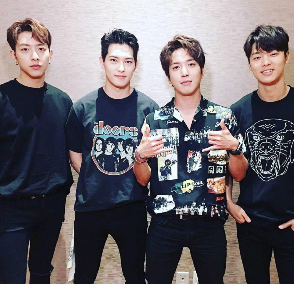 Instagram.com/cnblue_official