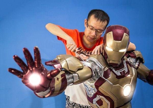 Sang Master, Edy Hardjo, sedang benerin Iron Man