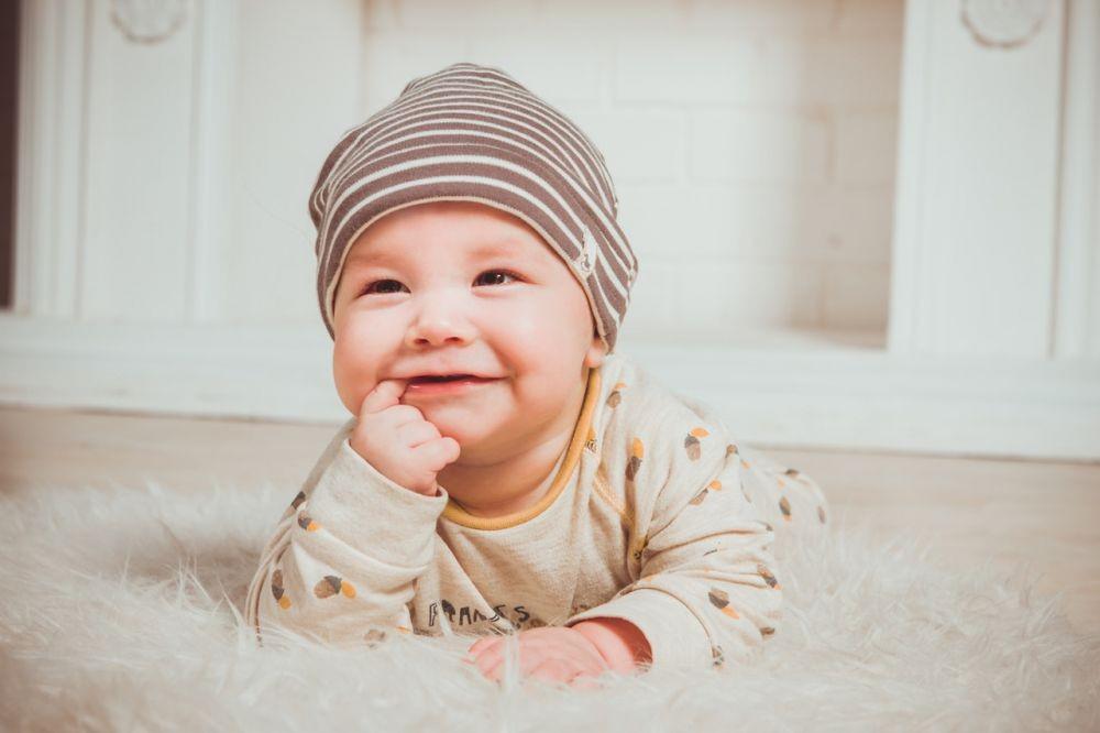 5 Momen Istimewa Bayi yang Gak Boleh Terlewatkan
