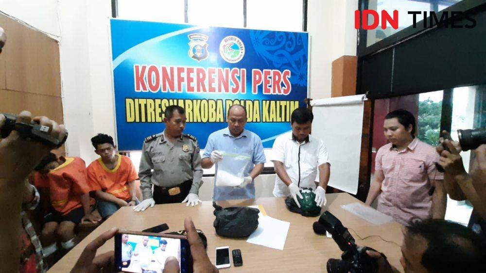Polda Kaltim menggelar konferensi pers pengungkapan sabu-sabu dengan tersangka Jafar dan Harun di Mapolda Kaltim, Selasa (3/12) siang. IDN Times/Surya Aditya