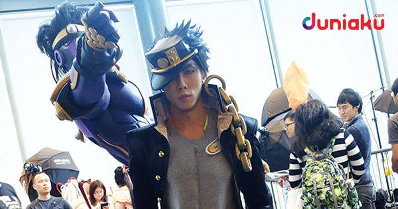 Cosplayer tokoh Kujo Jotaro dari JoJo's Bizarre Adventure Part 3. duniaku.com/Elvira Maris Chandra
