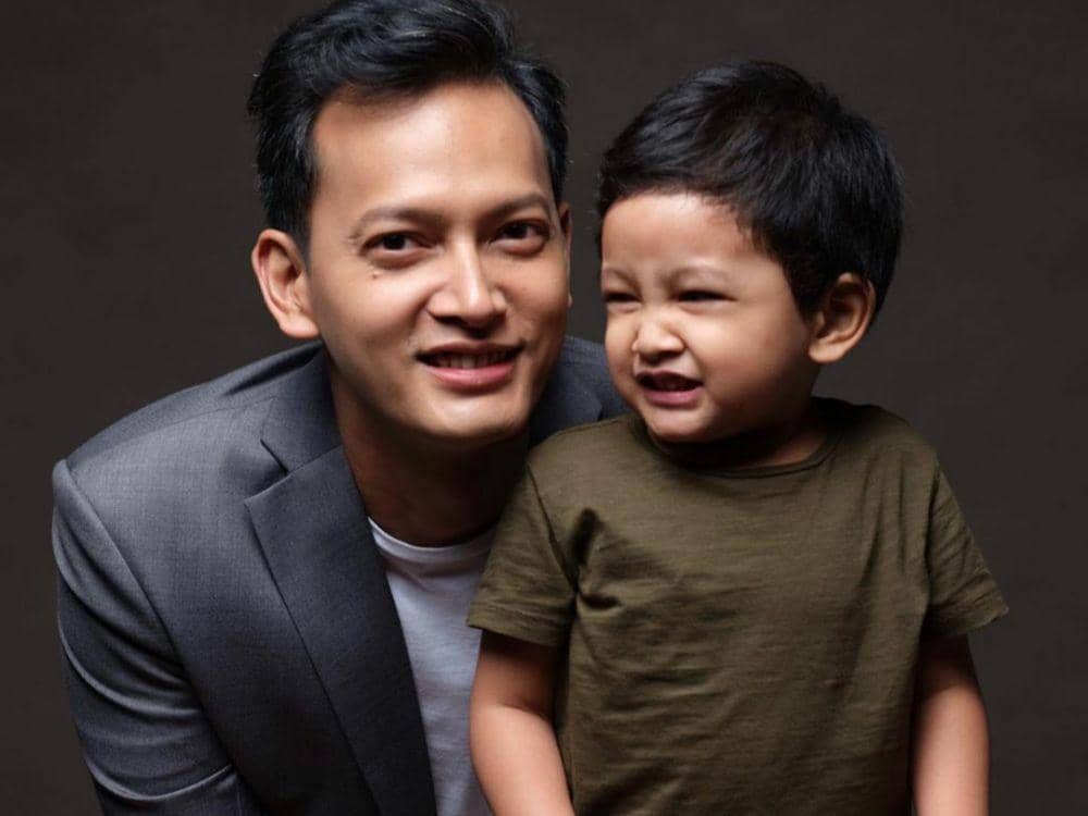 Sudah Jadi Bapak, 10 Artis Ini Tetap Jadi Idola dan Makin Menawan