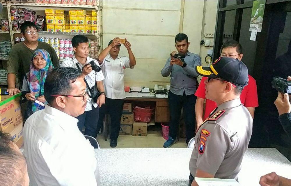 Kapolres Kota Batu bersama Disperindag melakukan sidak ke pasar Besar di Kota Batu, Rabu (4/12/2019). IDN Times/ Alfi Ramadana