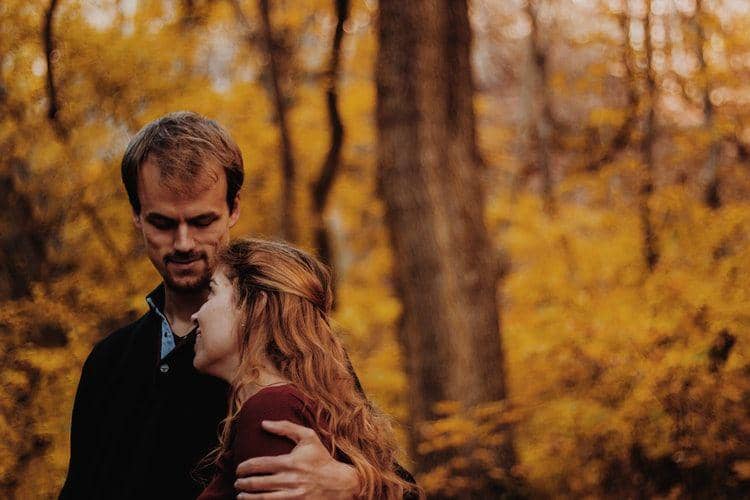 Saat Diterpa Masalah, Lakukan 5 Tindakan Ini Agar Pacar Merasa Nyaman