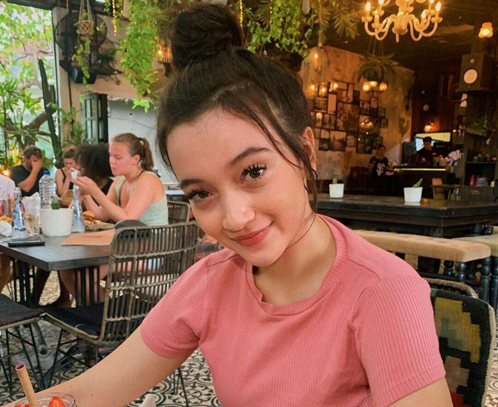 9 Potret Memesona Megan Domani Saat Kuncir Rambut, Bikin Pangling