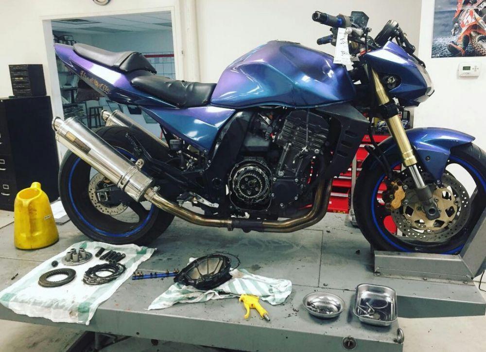 Mengidamkan Motor 4 Silinder? Perhatikan Dulu 5 Poin Minusnya Ini!