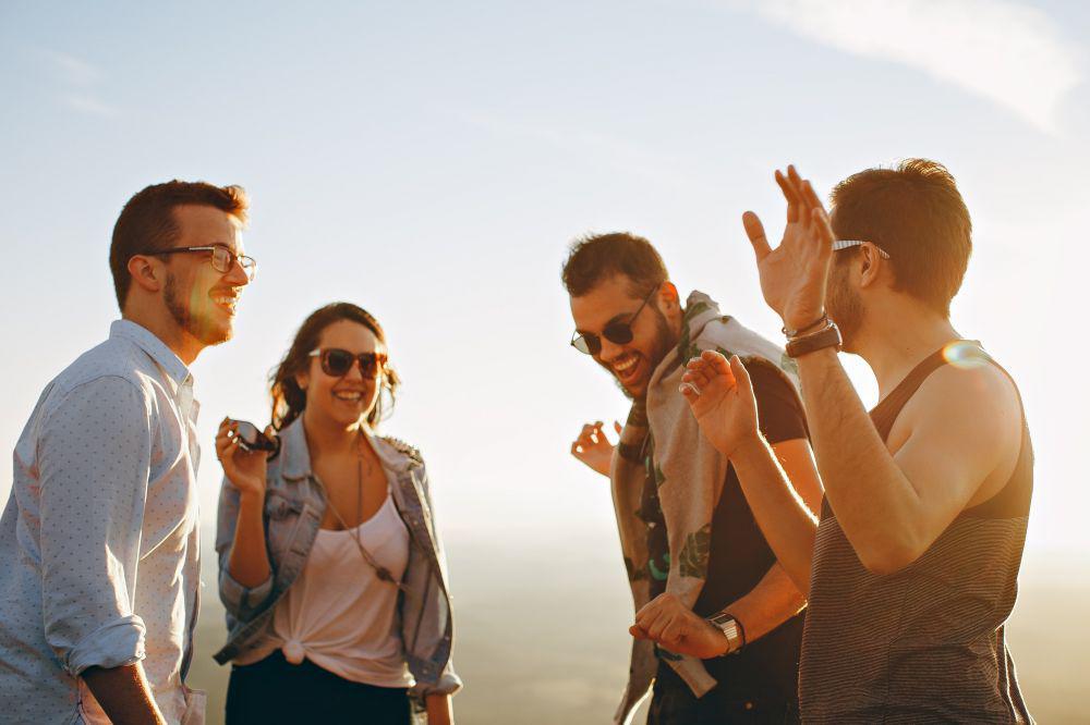 5 Tips Memuaskan Harga Diri Orang Lain Agar Tetap Akrab dan Bersahabat