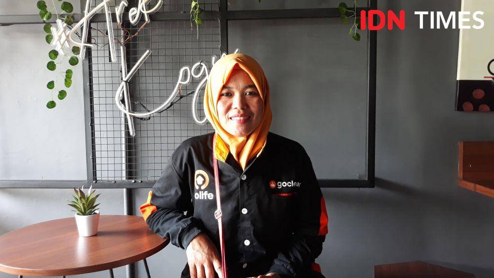 Bu Suparmi, Mitra Go Clean saat Diwawancai untuk Campaign AkuPerempuan di Surabaya. 1 Desember 2019. IDN Times/Fajar Laksmita