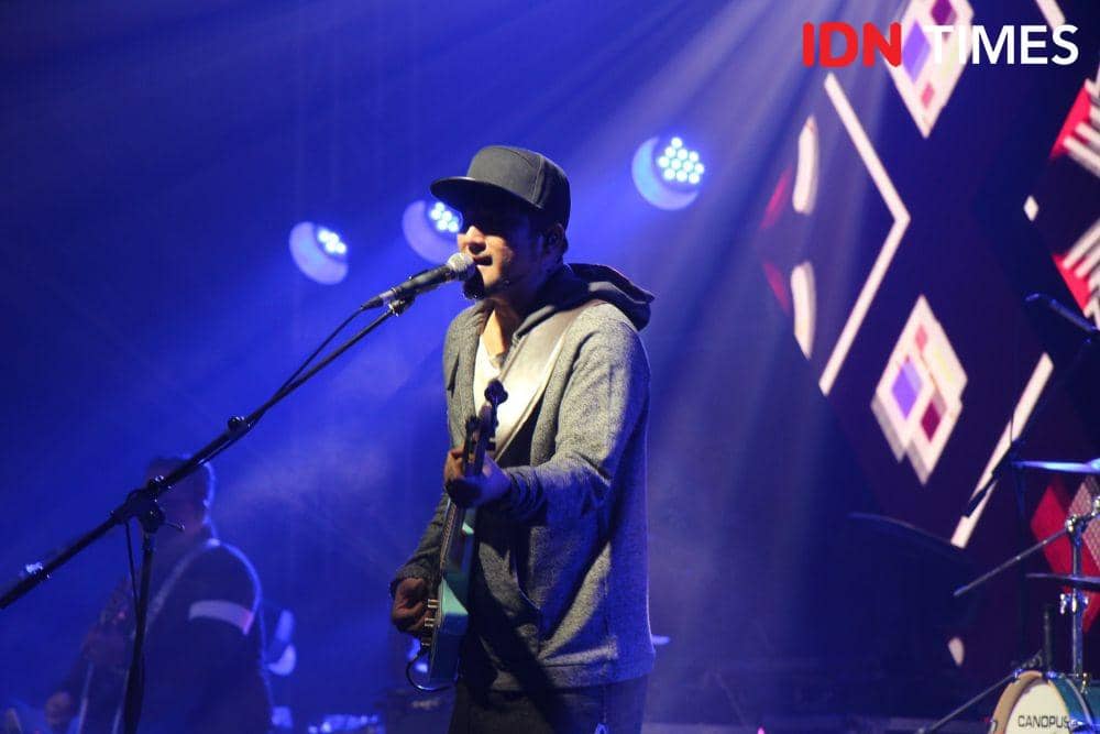 Penampilan Adam saat Konser A Night With Sheila on 7, di Gandaria City Hall, Jakarta, pada 5 Desember 2019. IDN Times/Nadia Umara