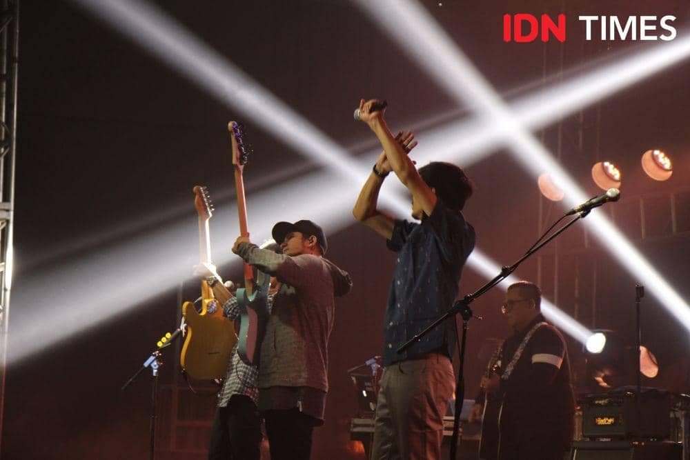 Keseruan konser A Night With Sheila on 7, di Gandaria City Hall, Jakarta, pada 5 Desember 2019. IDN Times/Nadia Umara