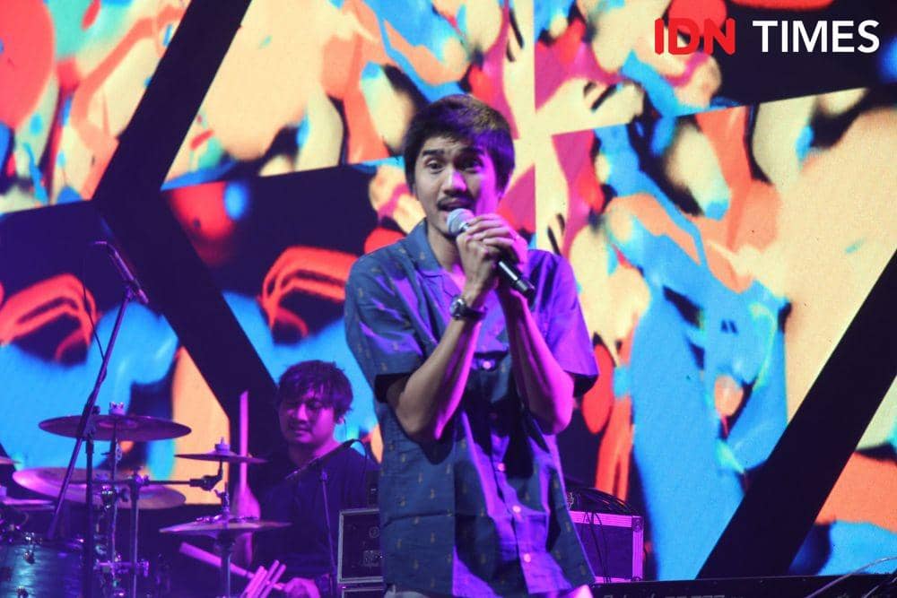 10 Potret Keseruan Panggung A Night With Sheila on 7, Duta Sweet Abis!