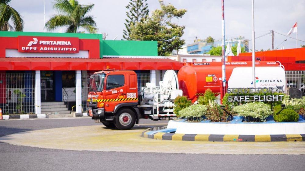 Armada bahan bakar minyak Pertamina untuk menyuplai avtur di Bandara Internasional Adisutjipto di DPPU Adisutjipto. Dok. Pertamina MOR IV