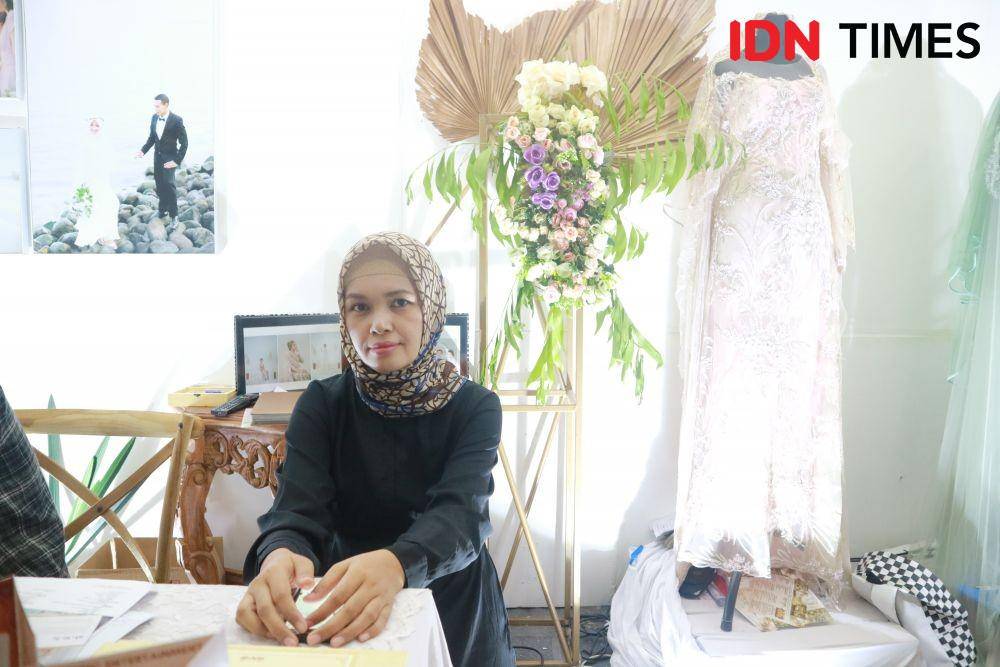 Ibu Elli MUA di Anisa WO di Wedding Fair Surabaya 2019 di Convention Hall Tunjungan Plaza 3. 7 Desember 2019. IDN Times/Fajar Laksmita