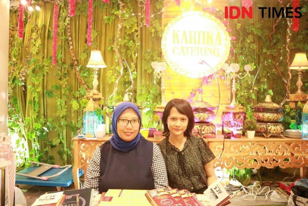 Ibu Dina Pemilik Kartika Catering di Wedding Fair Surabaya 2019 di Convention Hall Tujungan Plaza 3. 7 Desember 2019. IDN Times/Fajar Laksmita