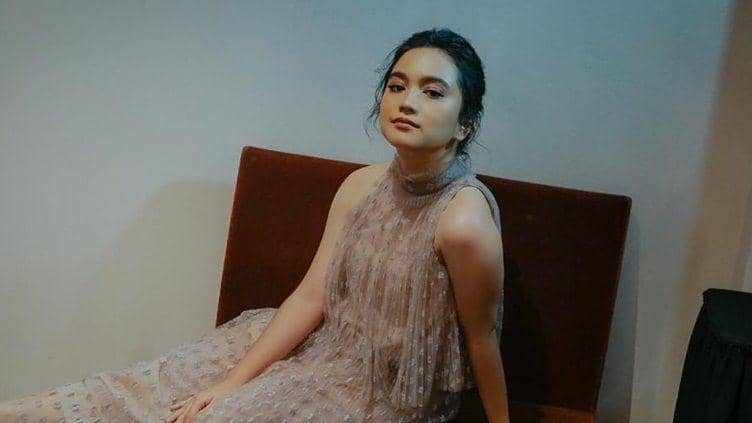 10 Potret Feminim Rachel Amanda yang Sering Tampil Tomboy