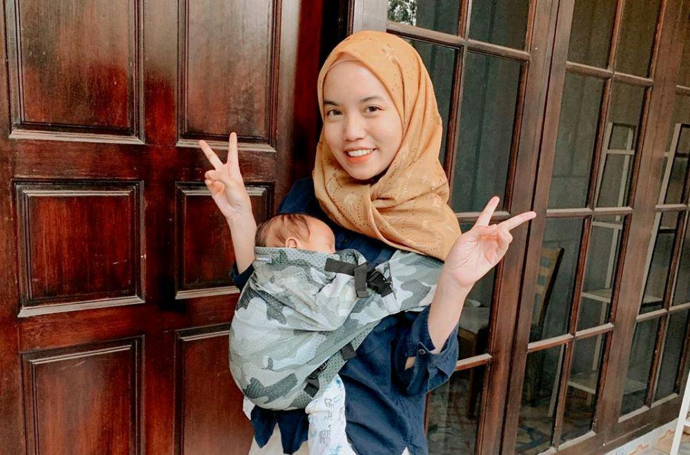 10 Gaya OOTD Hijab Mama Muda ala Dorippu, Makin Memesona!