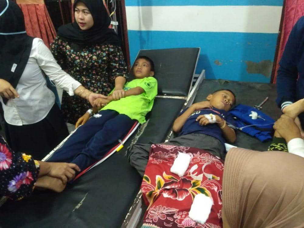 Korban dugaan keracunan mendapat perawatan medis (dok BPBD Asahan)